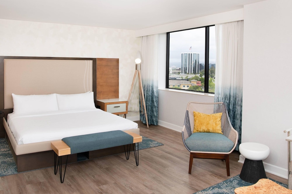 Renaissance Newport Beach Hotel 12/51