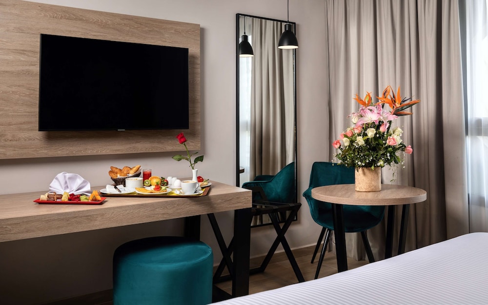 Golden Tulip el Mechtel 58/74