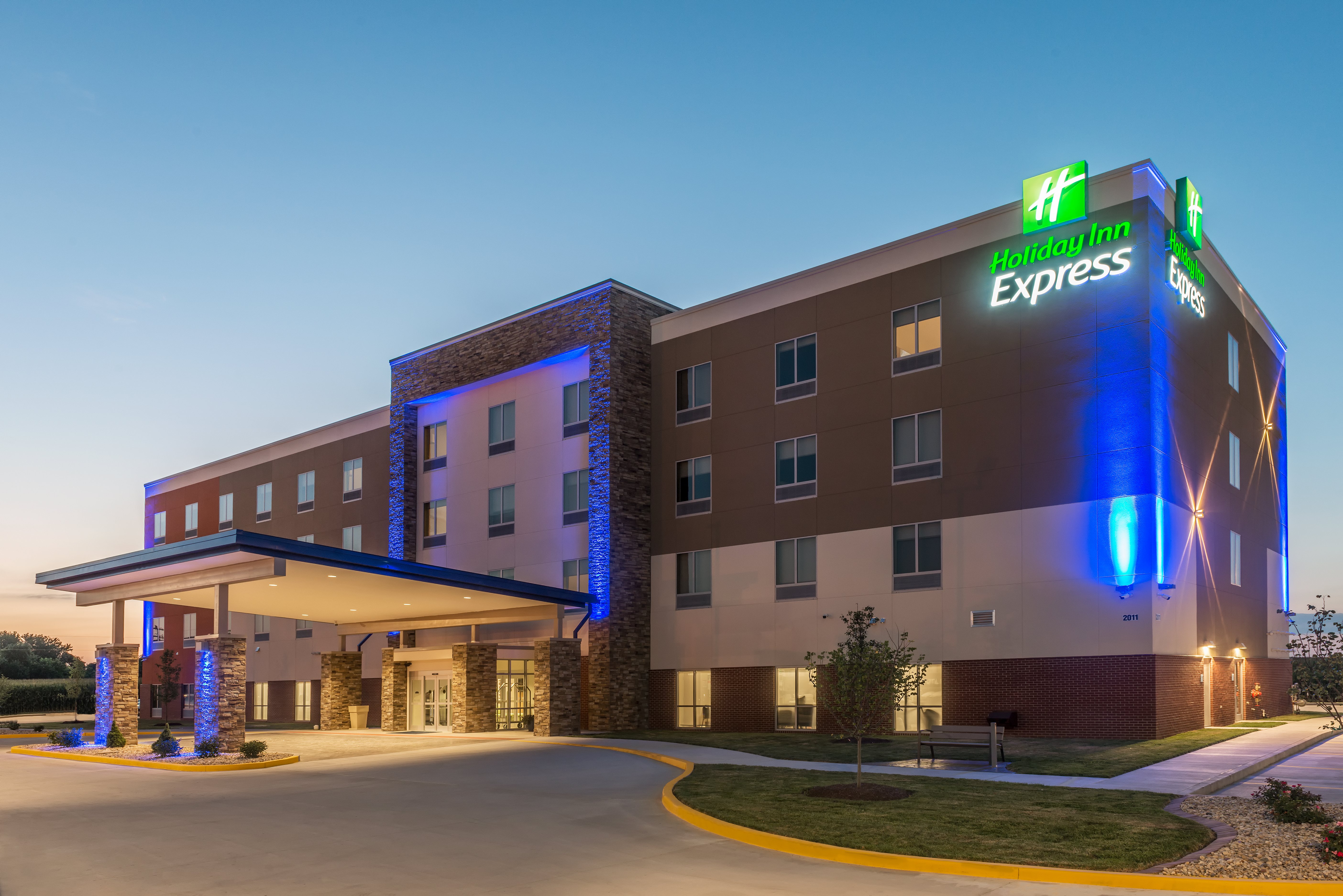 HOLIDAY INN EXPRESS TROY 6/48