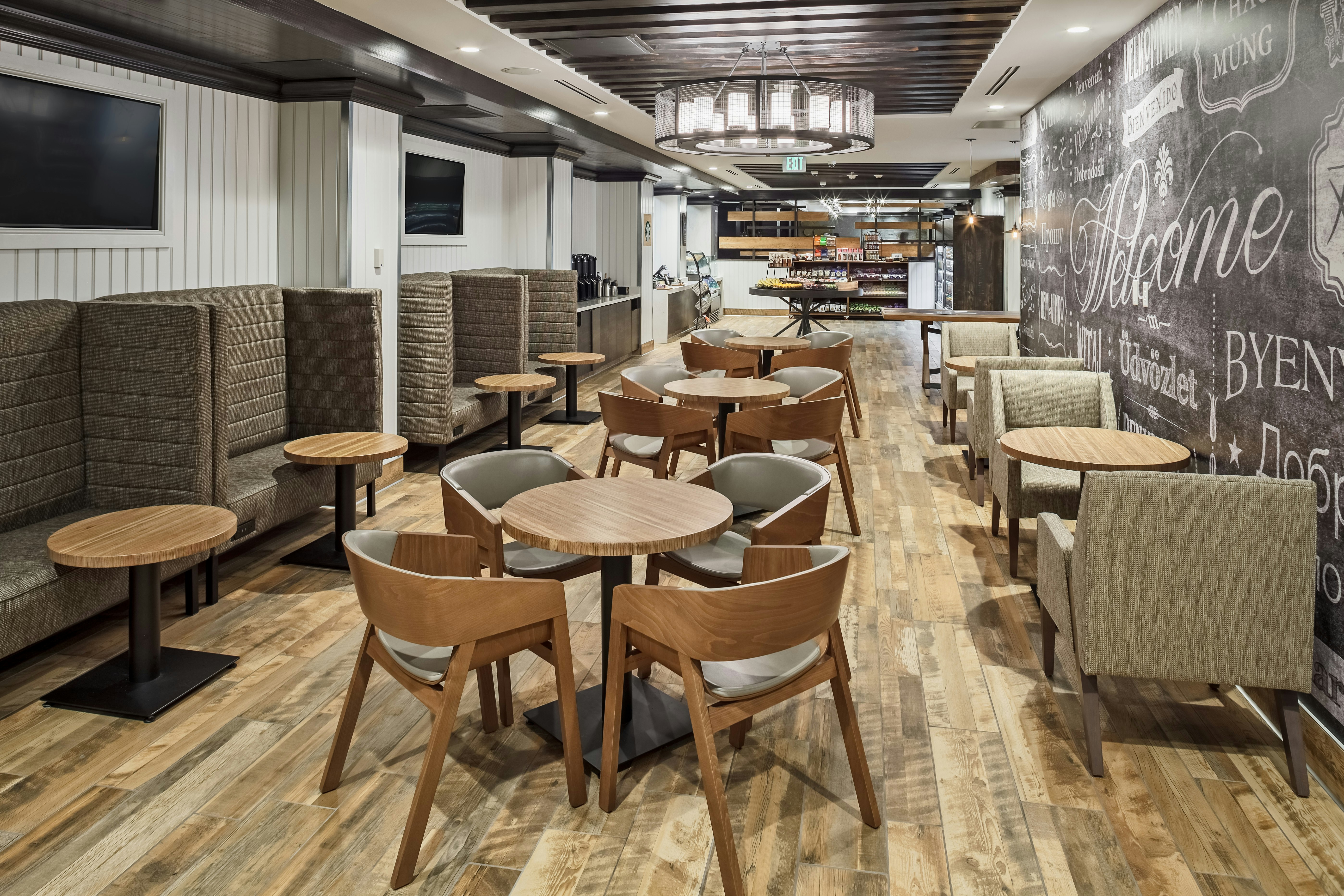 DoubleTree by Hilton Hotel Denver 67/71