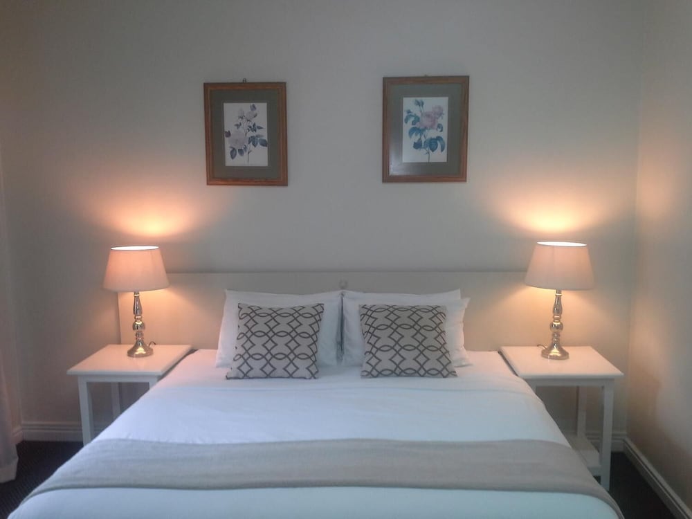Royal Hotel Knysna 6/22