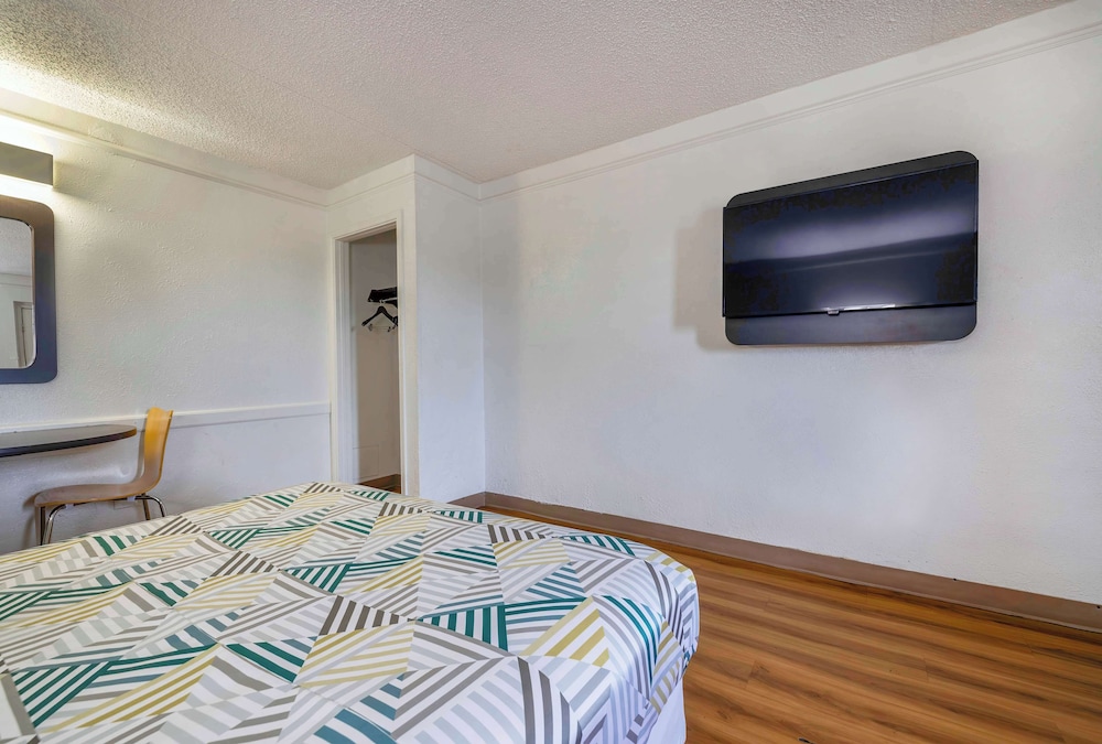 Motel6 Beaumont, TX 43/61