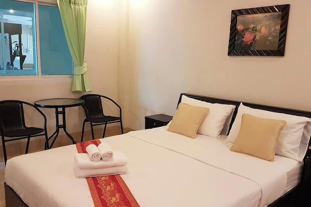 ROOM, DOUBLE BED