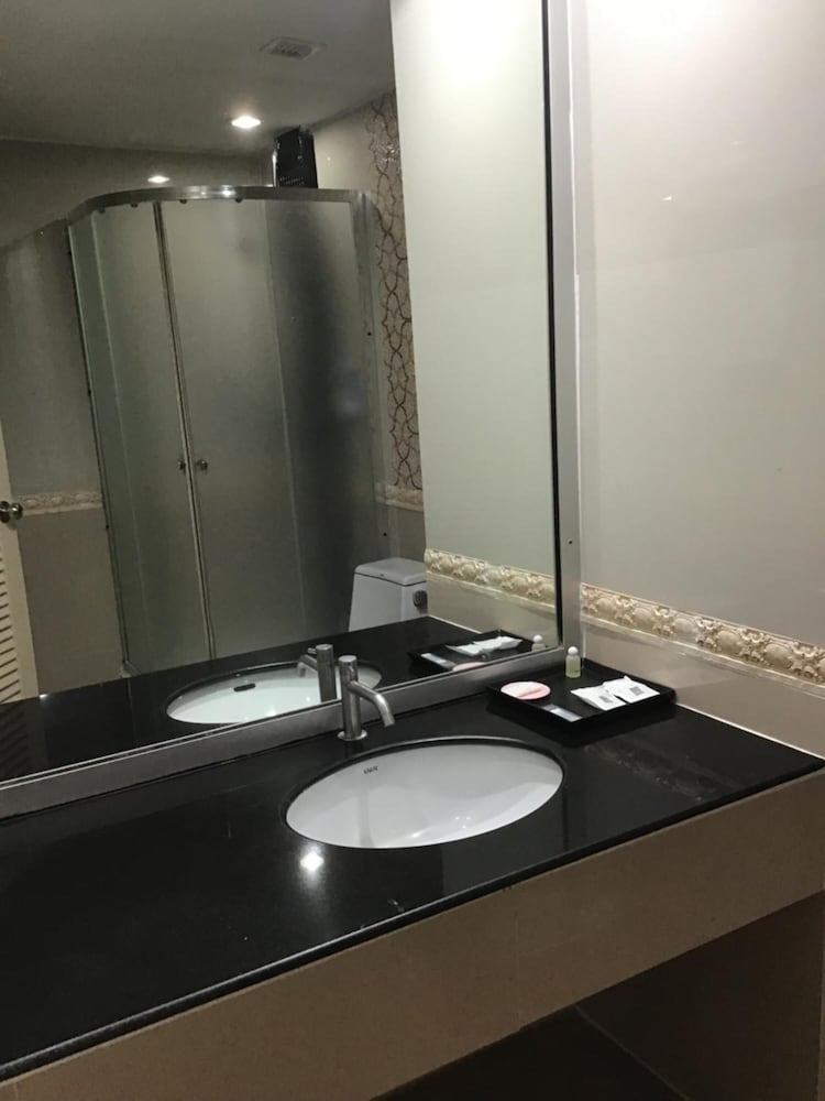Ton Koon Hotel 43/46