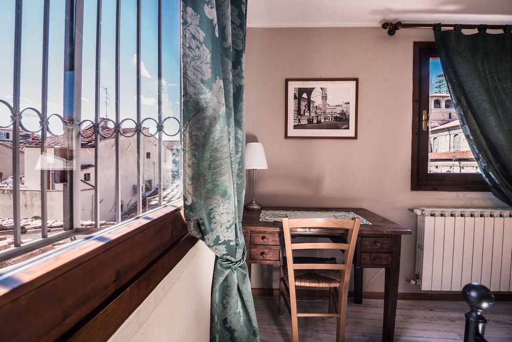A Few Steps to The Duomo Elegant 2BD Apt 9/29