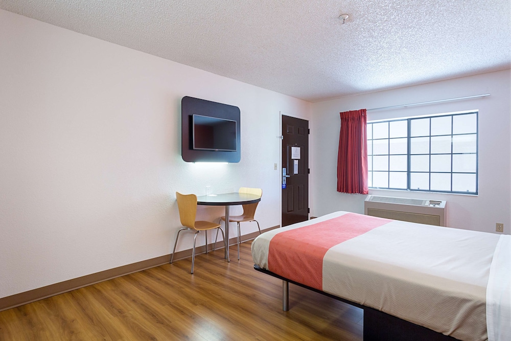 STANDARD, QUEEN BED, ACCESSIBLE