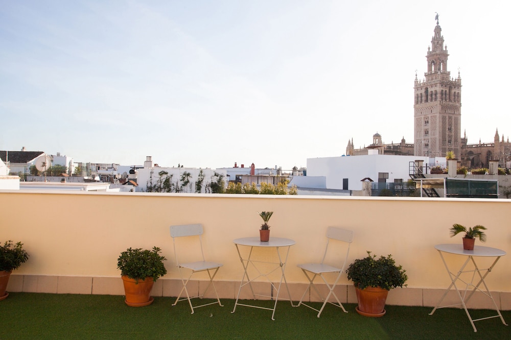 Q&Q Cathedral Suites Sevilla 40/50