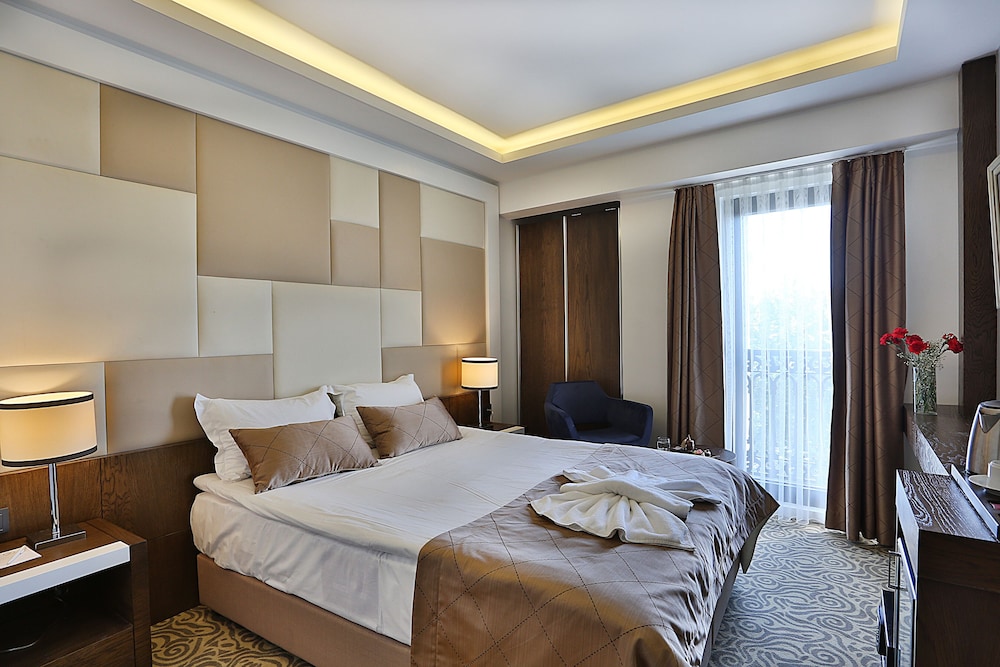 DELUXE, DOUBLE OR TWIN BED, SEA VIEW
