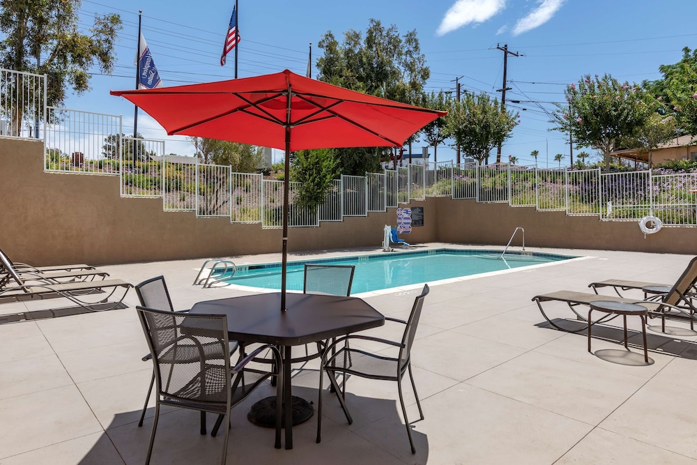 Hampton Inn Norco Corona Eastvale 37/59