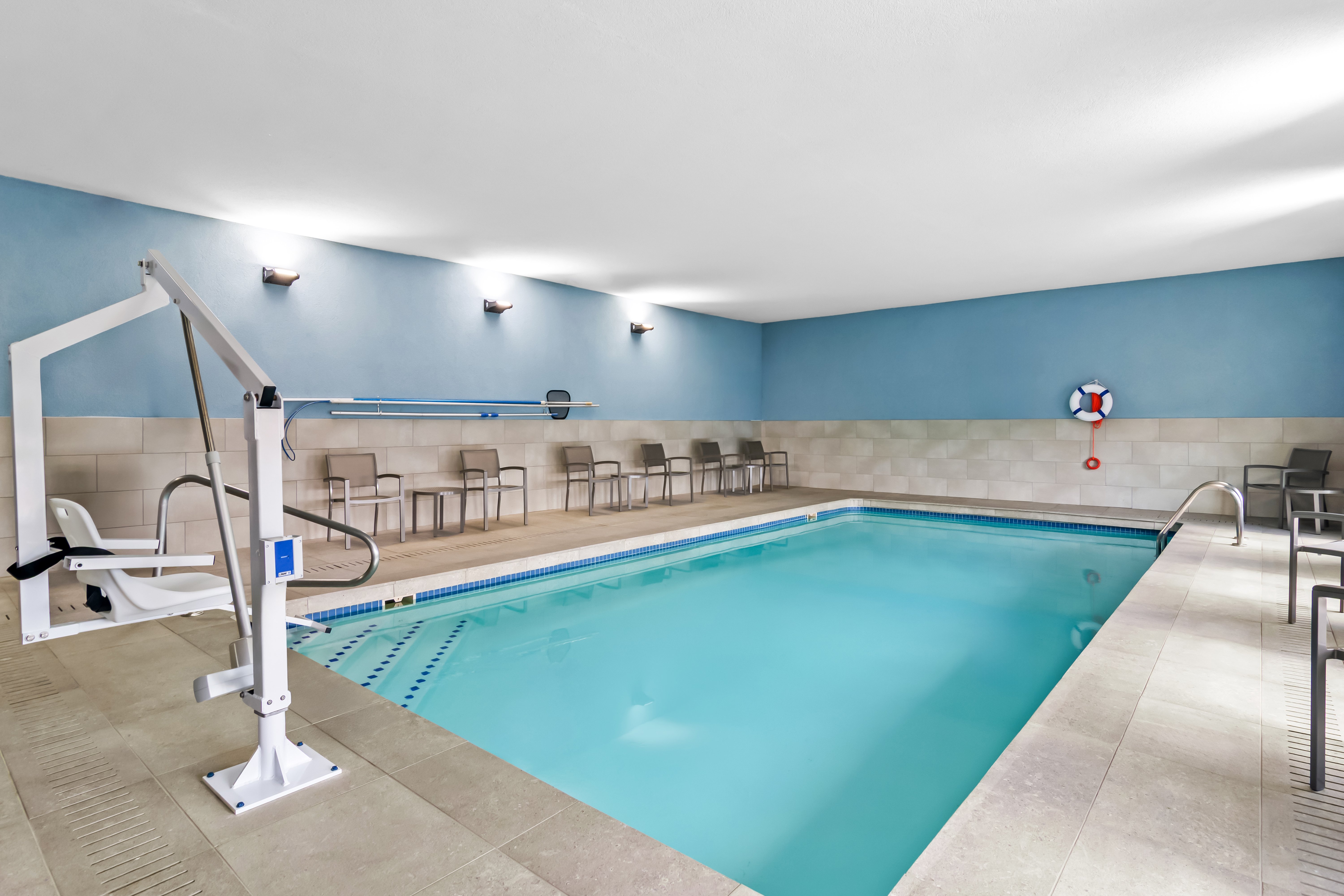 Holiday Inn Express And Suites Joplin Southeast by IHG 34/58
