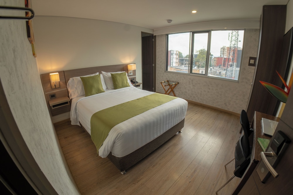 Hotel Grand Plaza Corferias 10/24
