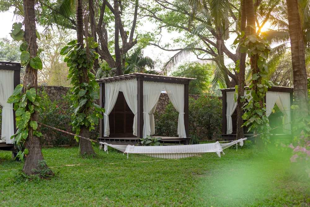 Lotus Blanc Resort 62/70