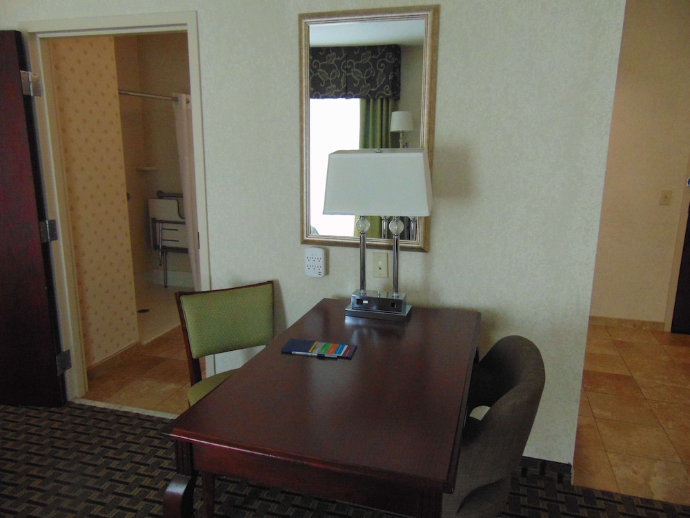 Hampton Inn & Suites Cleveland-Mentor 45/45