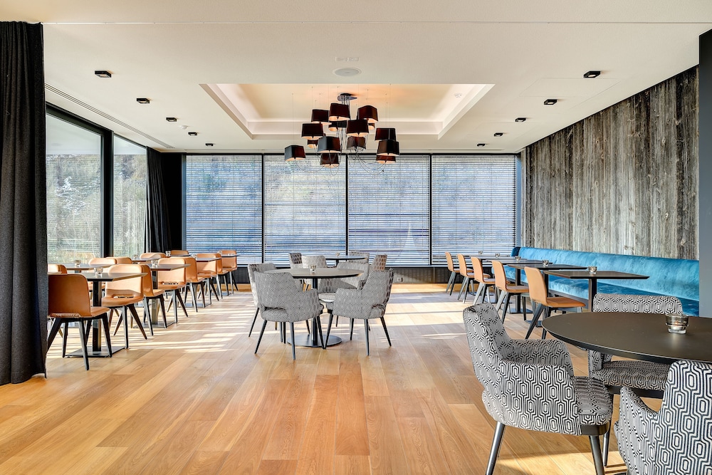 R hotel experiences 49/58
