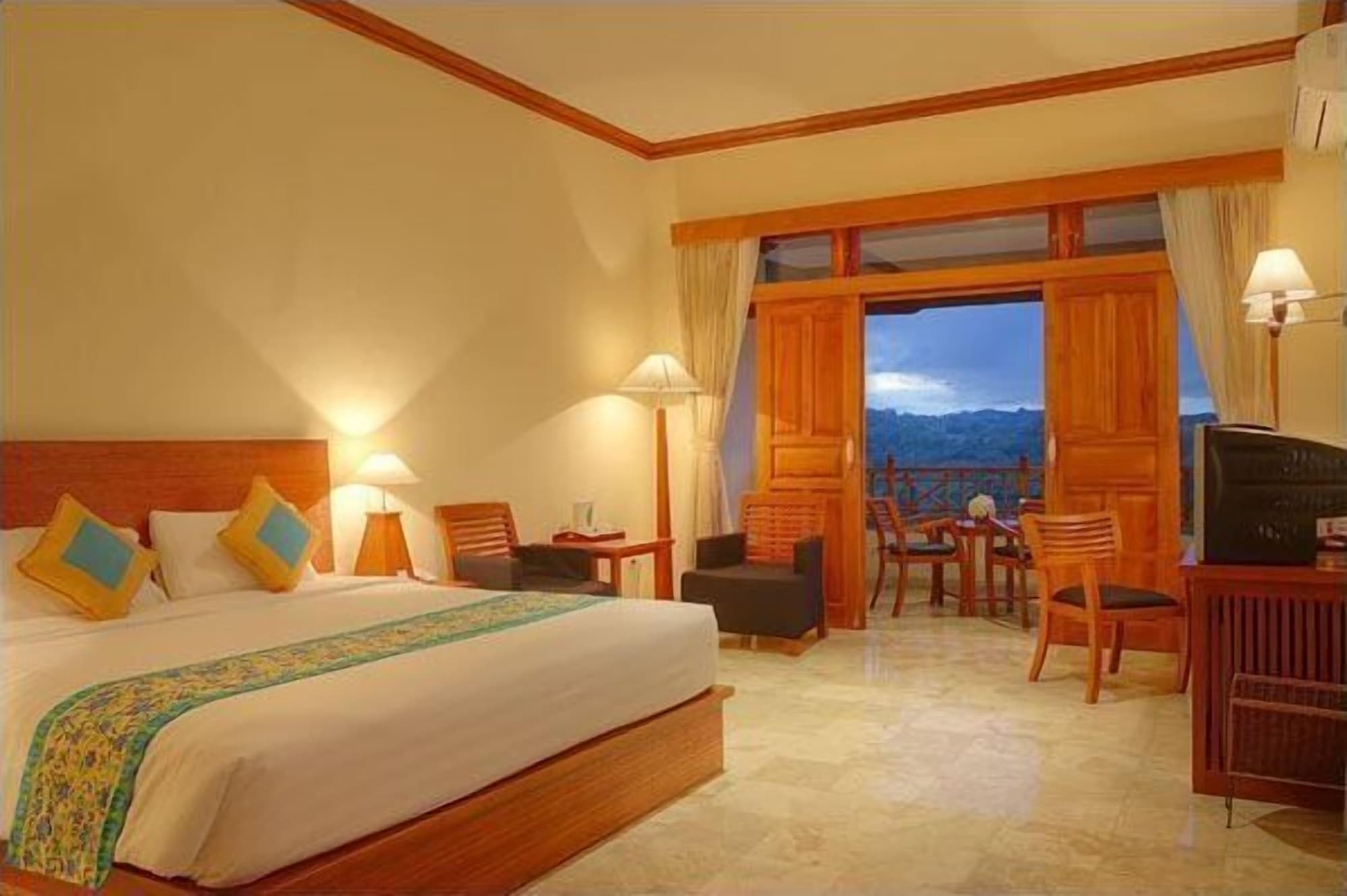 EXECUTIVE, SUITE, SEA VIEW
