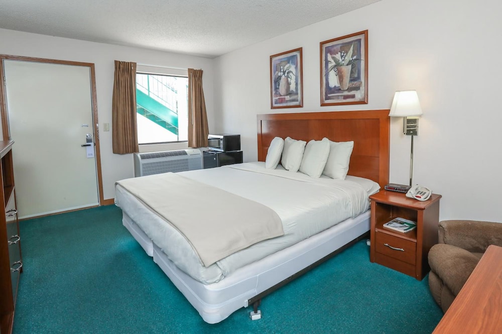 Super 8 by Wyndham Branson Shepherd of the Hills Exwy 24/60
