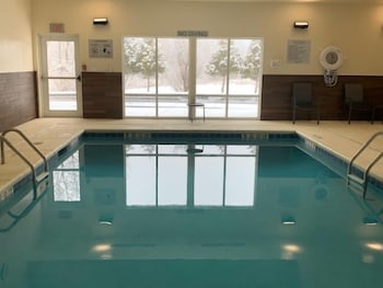 Country Inn and Suites By Carlson, Cortland, NY 17/48