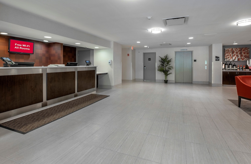 Lobby at Red Roof PLUS Boston - Mansfield/ Foxboro, MANSFIELD - MA