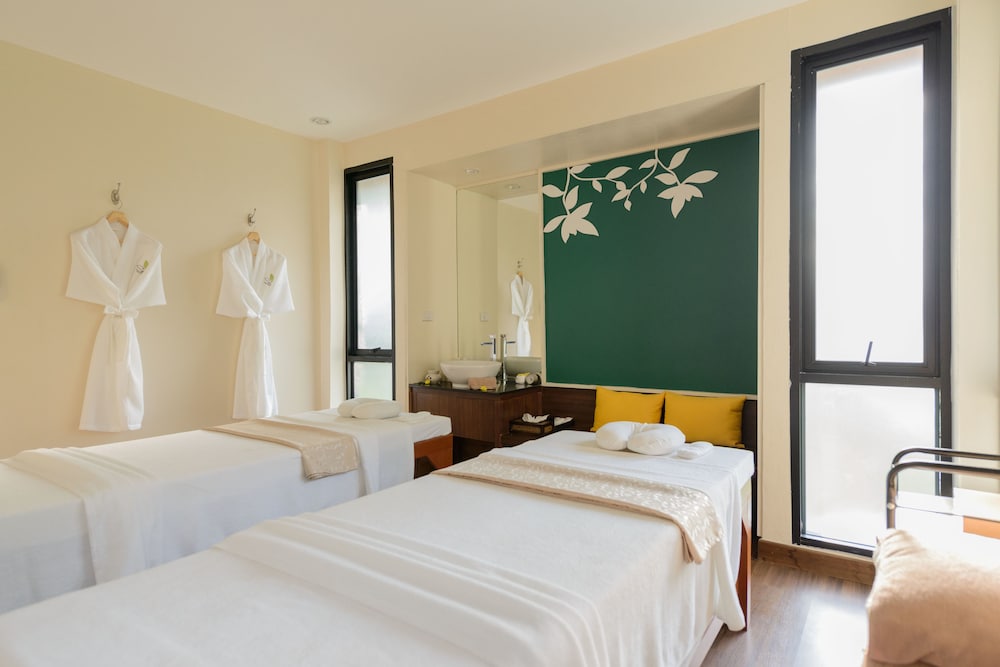 The Leaf Oceanside By Katathani 24/65
