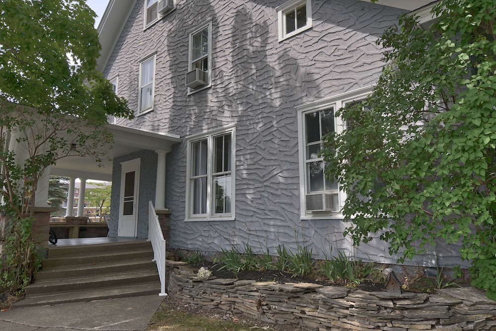 Charlevoix House 4/50