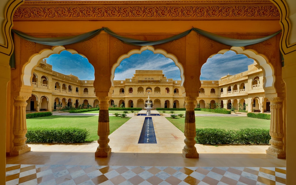 HOTEL JAISALKOT 25/28