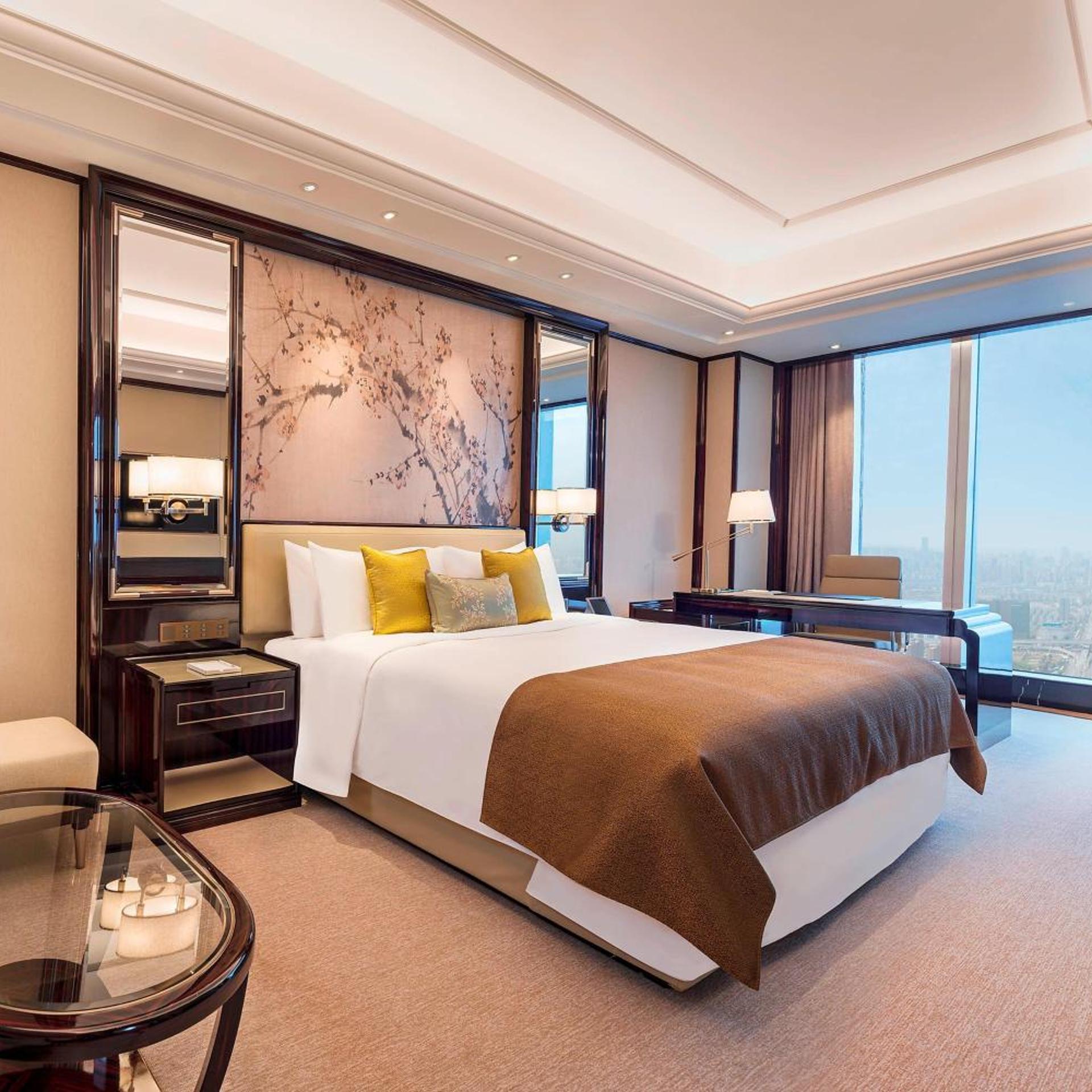 Room, King Bed, Skyline View