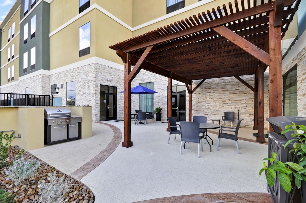 HOMEWOOD SUITES BY HILTON NEW BRAUNFELS 11/81