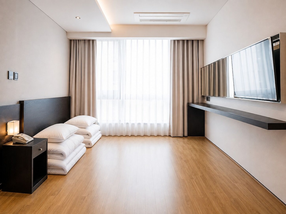 Gloucester Hotel Jeju 40/57