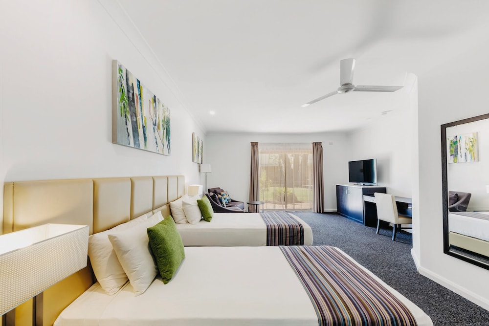 Room, Twin Beds, Garden or Pool View