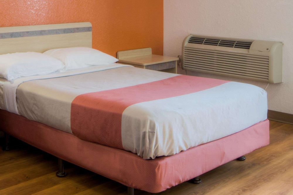 Motel6 Niantic, CT - New London 25/46