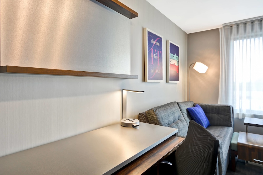 TOWNEPLACE SUITES CRANBURY SOUTH BRUNSWICK 19/50