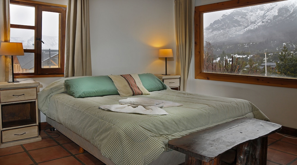 ROOM, DOUBLE BED