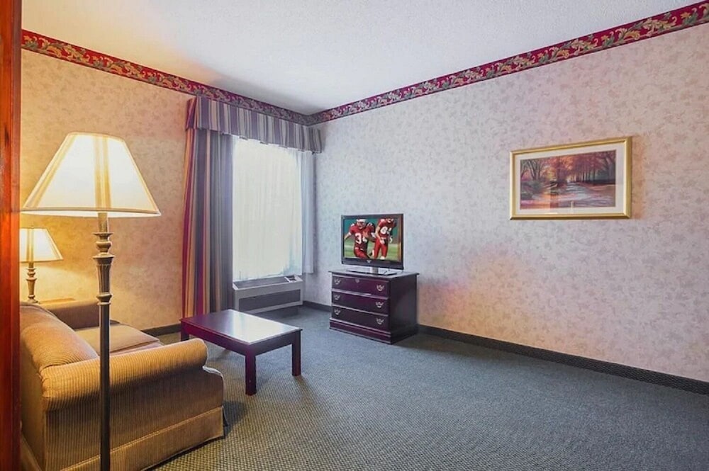 Fairbridge Inn Express Whitley City 13/23