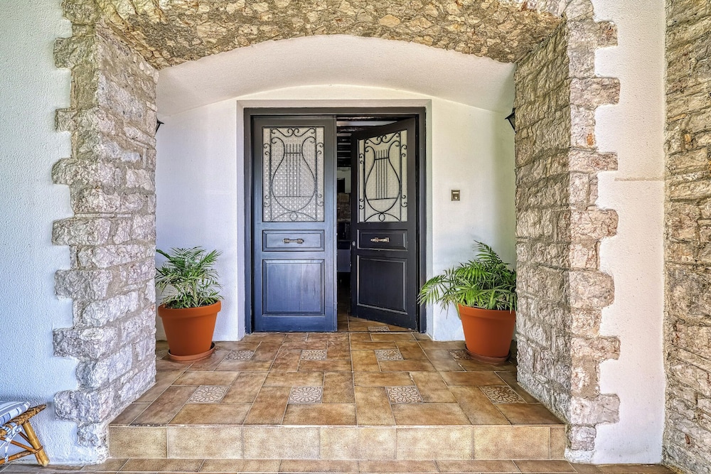 Orange Grove Villa 2/50
