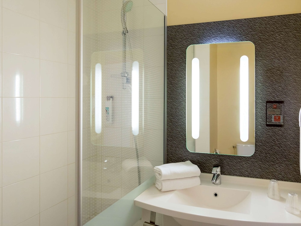 Ibis Grenoble Centre 23/67
