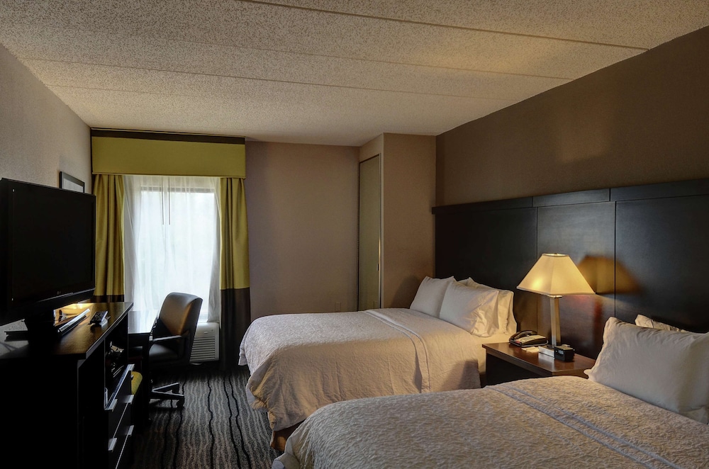 Hampton Inn Bowie 12/42