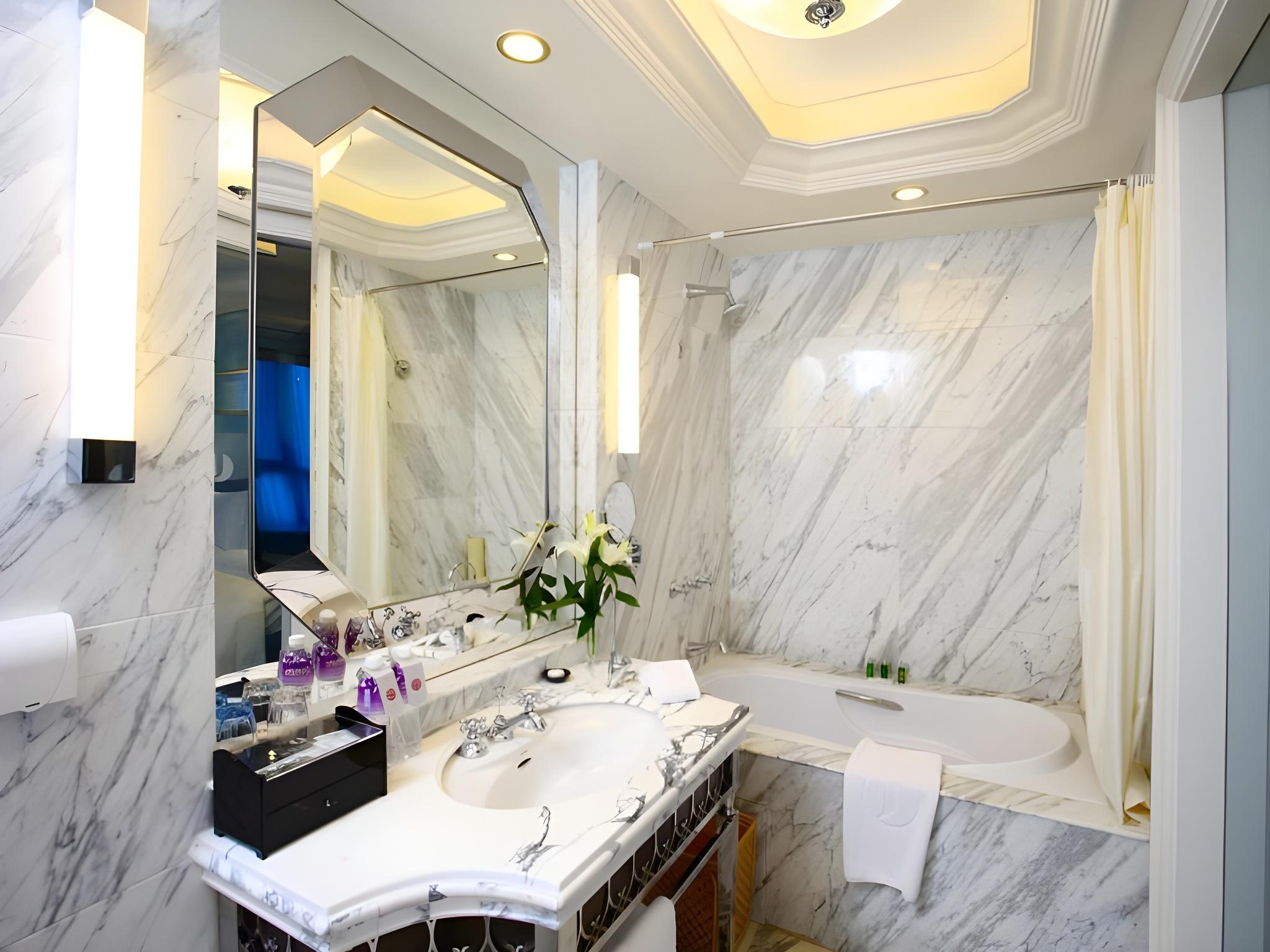 Jian Guo Hotel Yun Cheng 48/50