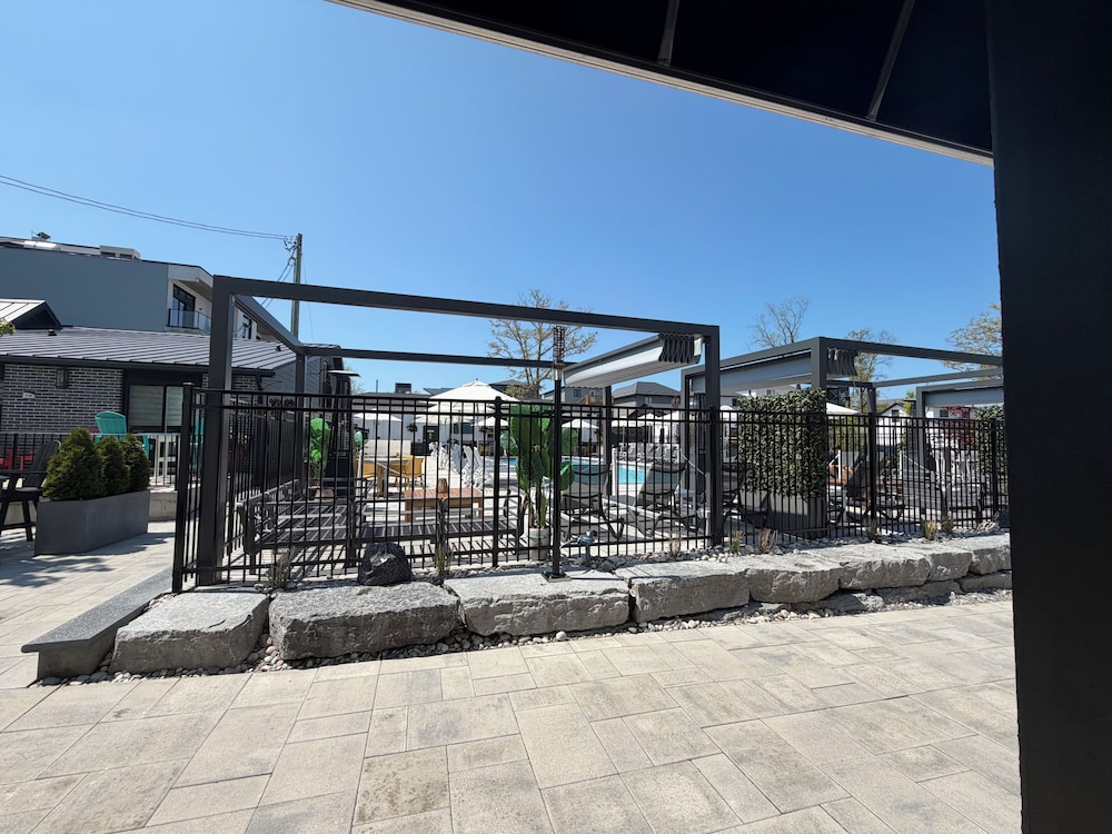 Colonial Hotel & Suites 35/42