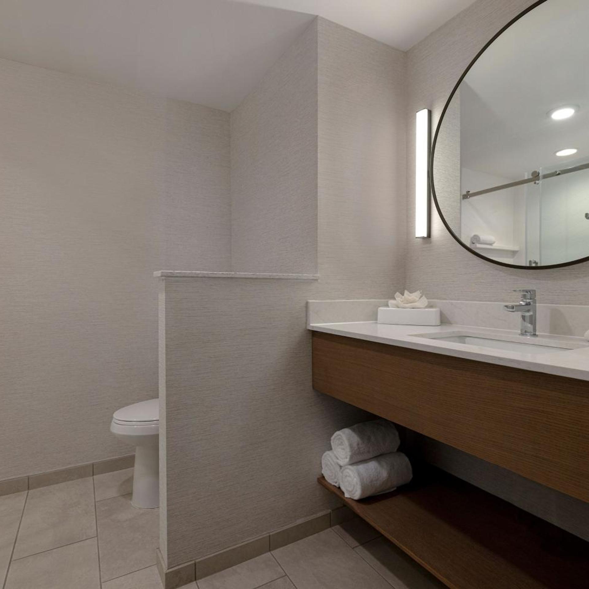 Guest Room, King Bed, City View 10/10