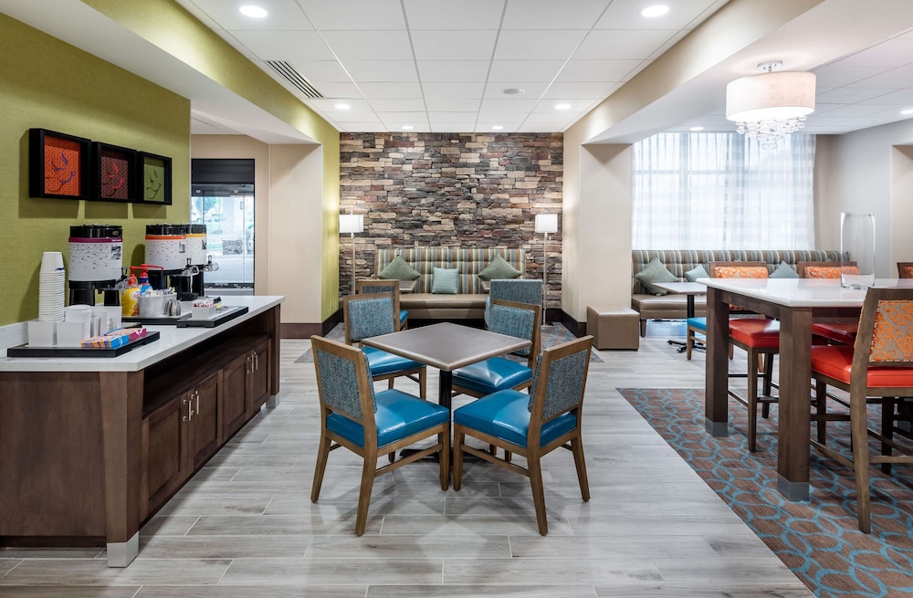 Hampton Inn Baltimore Bayview Campus 53/67