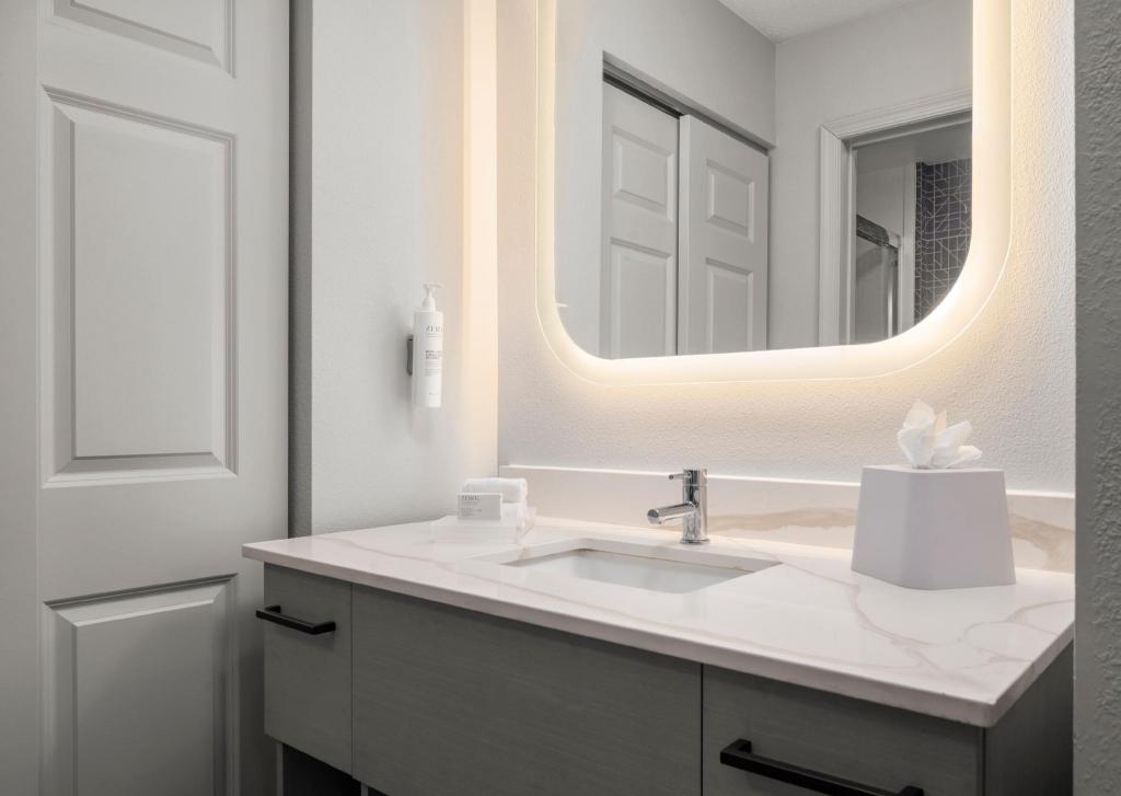 2 Bedrooms, Suite, 2 Double Beds, King Bed, 2 Bathrooms, Sofa, Homewood Suites by Hilton Richmond-Chester 5/6