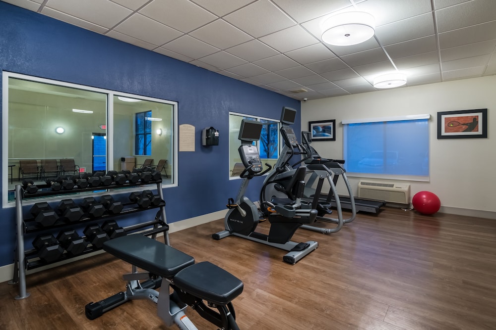 Holiday Inn Express & Suites Rocky Mount/Smith Mtn Lake 45/75