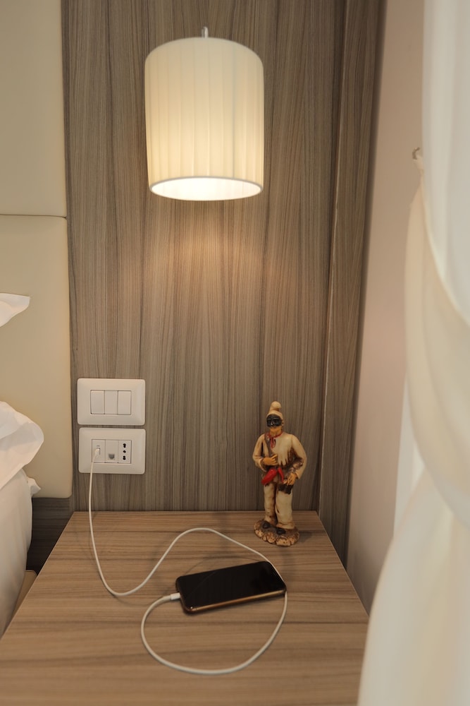 Garibaldi Suite 50/71
