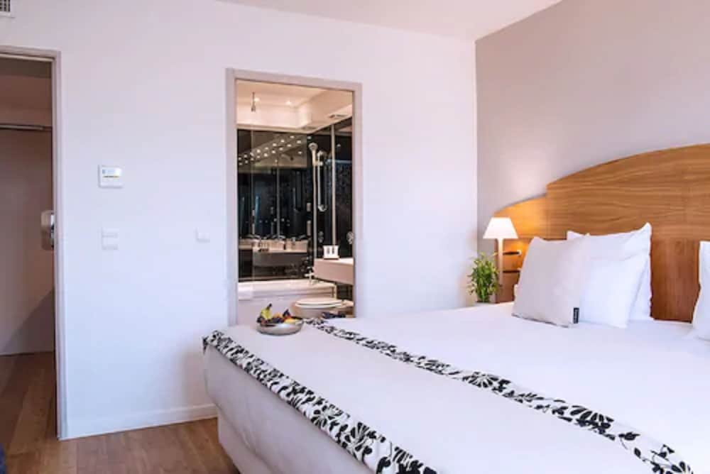 C Suites 22/56