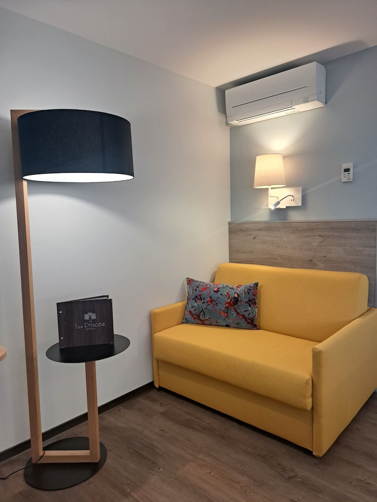 Hotel the Originals Des Princes Chambery 53/77
