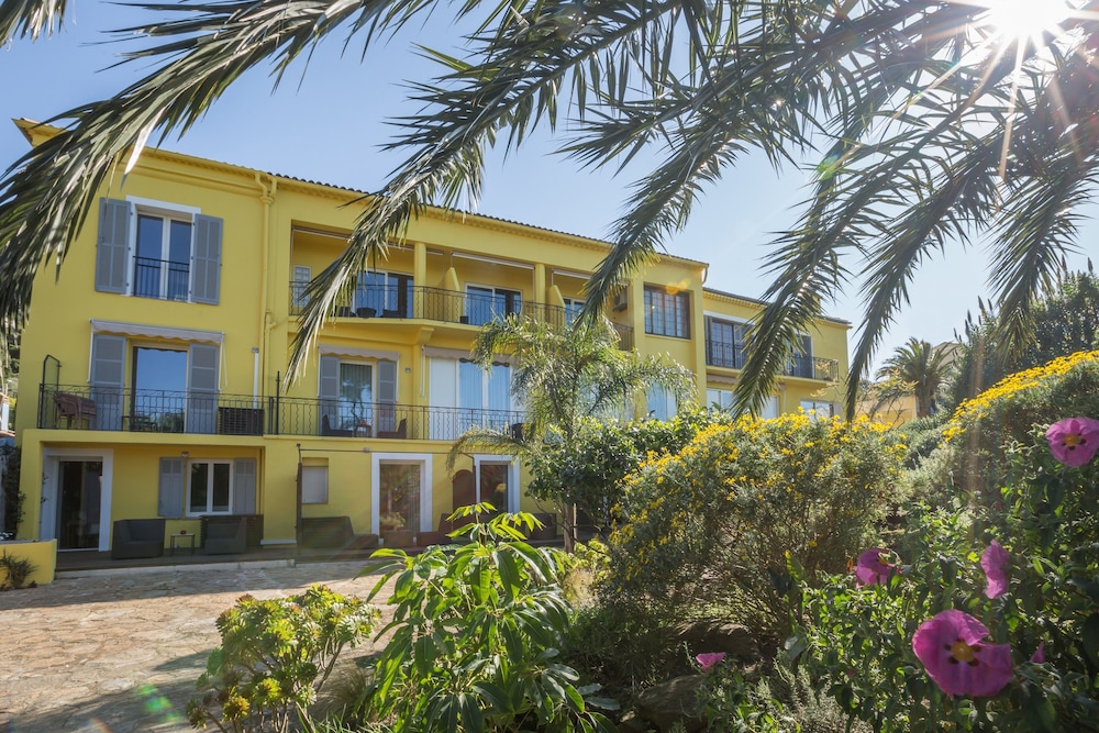 Hôtel De La Fossette 37/40