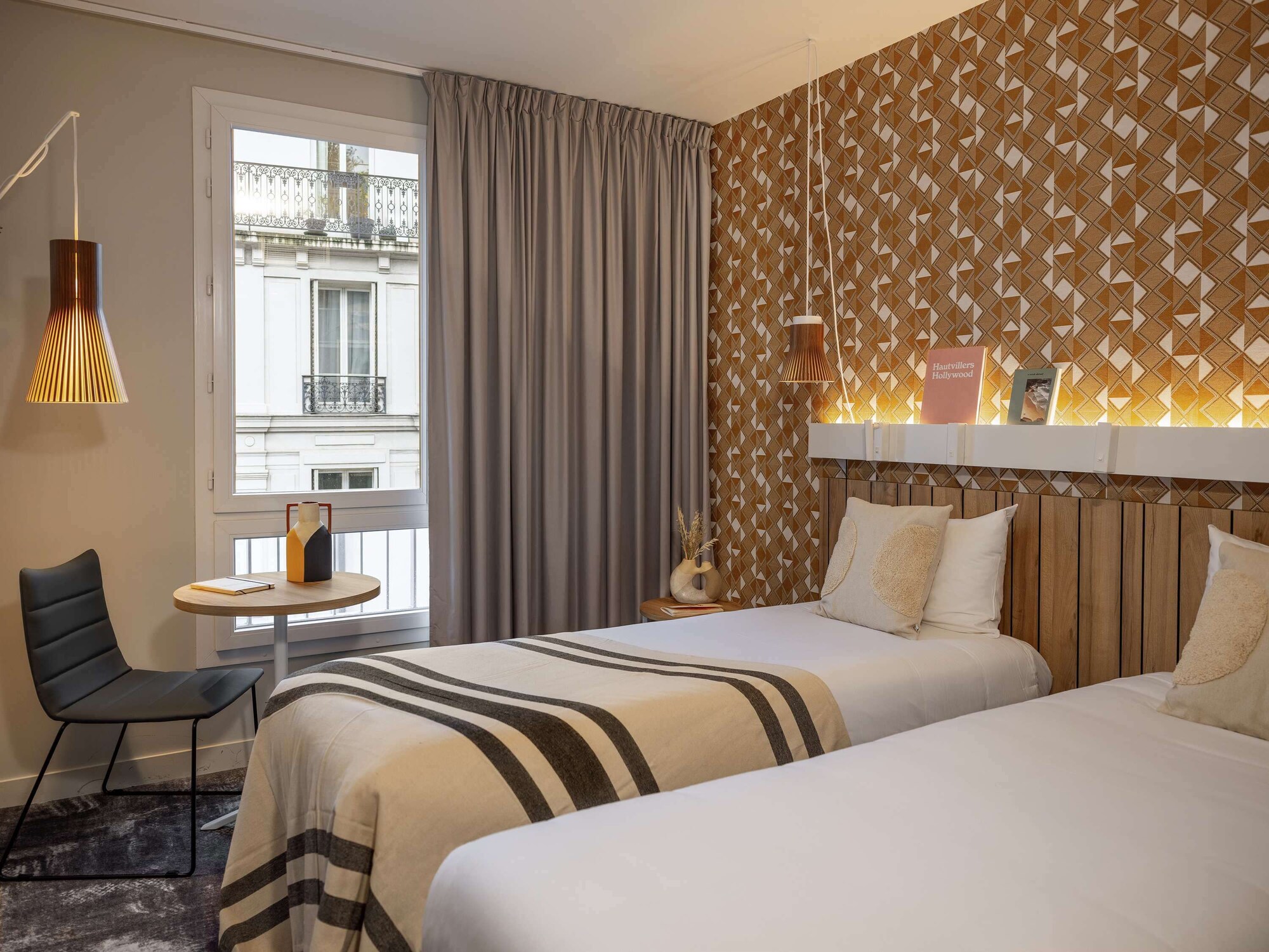 STANDARD, TWIN BEDS