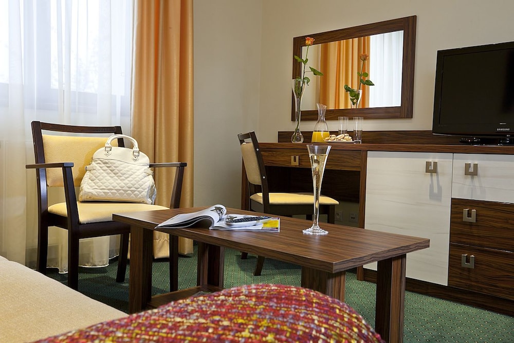 Viktor Hotel 50/55