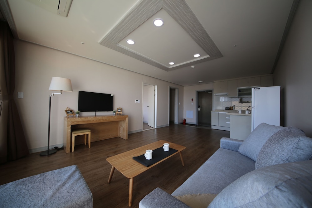 Hotel Aroha 24/47