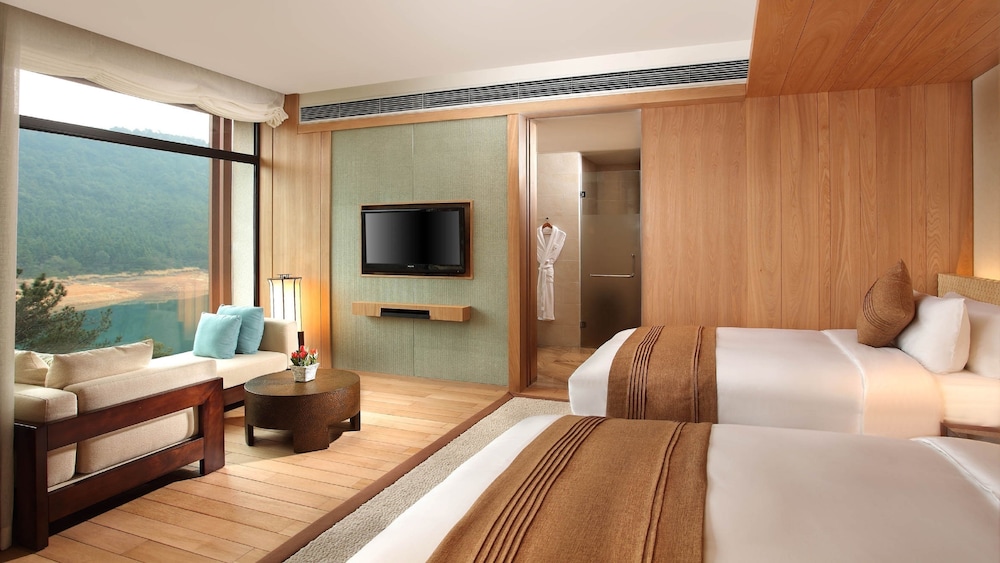 Forest, Classic, Twin Beds, Lake View